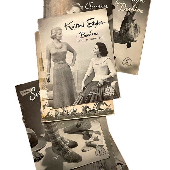 (8) Lot of 7 Beehive vintage knitting books 1950s family baby child - Picture 8 of 10